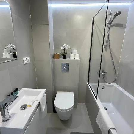 Emilii Plater 55 - Modern Full * Warsaw
